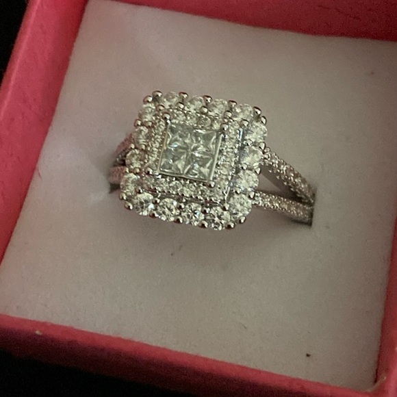 NIB 1.75ct S1 lab Diamond .925 Silver Ring Prong set Square Cut/pavé - Picture 5 of 7